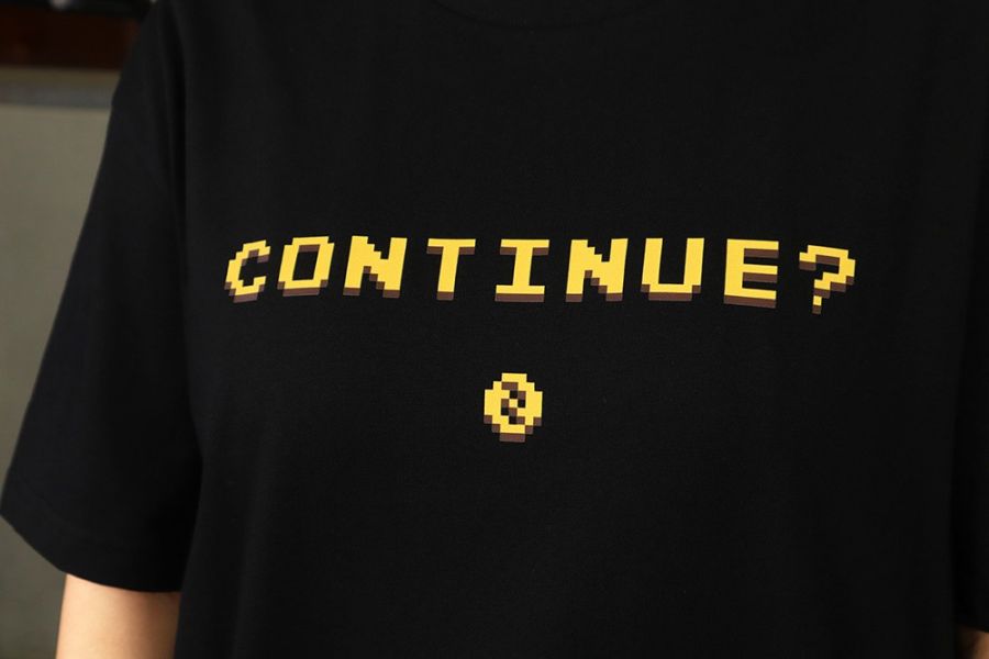 NEXTee PIXEL ADVENTURE CONTINUE? 短袖T恤 白色＆黑色 NEXTee PIXEL ADVENTURE CONTINUE? 短袖T恤 白色＆黑色