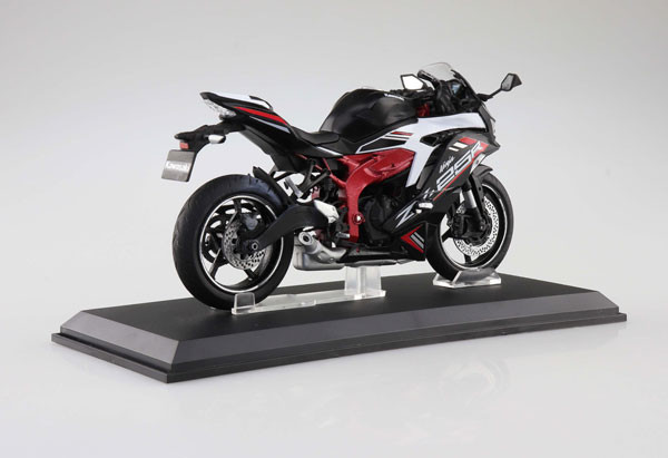 [再販] AOSHIMA 青島 1/12 川崎 Kawasaki 機車 Ninja ZX-25R 金屬閃光黑 珠光星塵白 塗裝完成品 [再販] AOSHIMA 青島 1/12 川崎 Kawasaki 機車 Ninja ZX-25R 金屬閃光黑 珠光星塵白 塗裝完成品