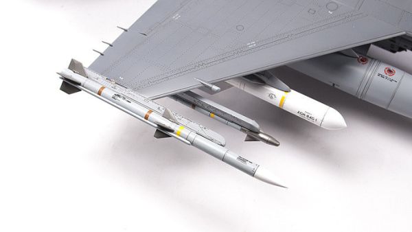 AFV CLUB 戰鷹 1/32 空軍 F-16 AM Block20 VIPER 戰隼式戰鬥機 組裝模型 AR32S03 AFV CLUB 戰鷹 1/32 空軍 F-16 AM Block20 VIPER 戰隼式戰鬥機 組裝模型 AR32S03