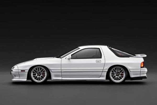 (預購) ignition 1/18 馬自達 Mazda Savanna RX-7 Infini (FC3S) White With 13B Engine IG4089 20260607 ignition 1/18 馬自達 Mazda Savanna RX-7 Infini (FC3S) White With 13B Engine IG4089