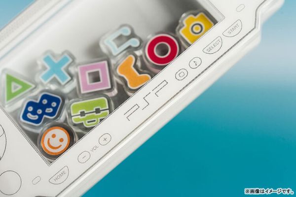 (預購) Good Smile PSP™（PlayStation™Portable）的搖搖樂壓克力吊飾 黑Ver. 白Ver. 分別販售 (預購) Good Smile PSP™（PlayStation™Portable）的搖搖樂壓克力吊飾 黑Ver. 白Ver. 分別販售