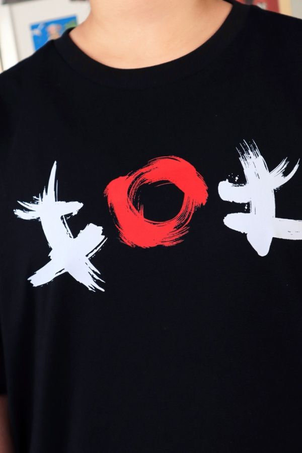 NEXTee 翻轉模玩 襲來 短袖T恤 黑色 NEXTee 翻轉模玩 襲來 短袖T恤 黑色