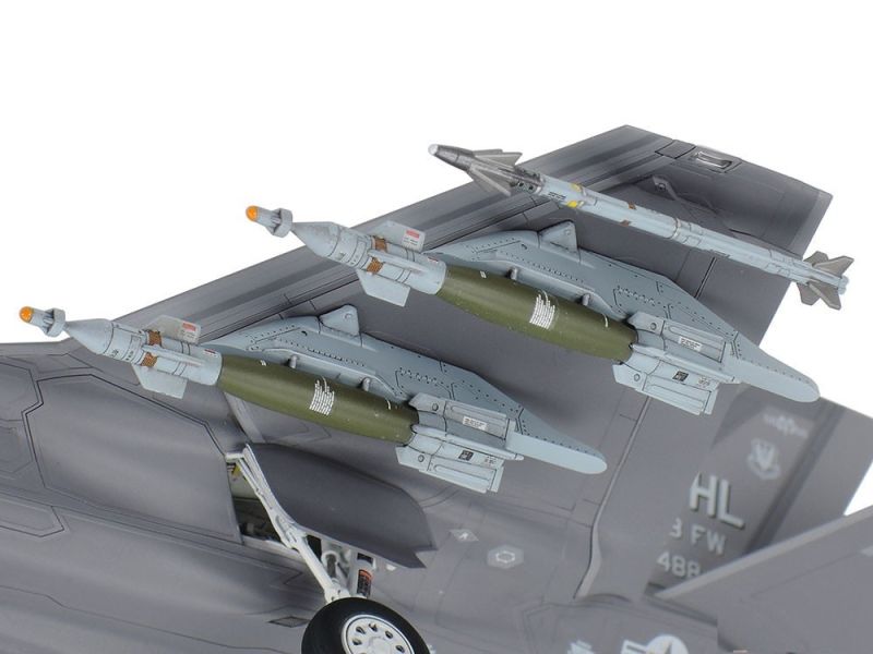TAMIYA 田宮模型 60792 1/72 Lockheed Martin F-35A Lightning II 戰鬥機 組裝模型 TAMIYA 田宮模型 60792 1/72 Lockheed Martin F-35A Lightning II 戰鬥機 組裝模型