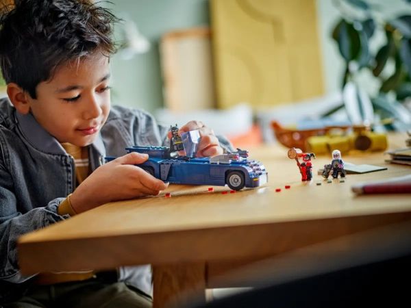 LEGO 樂高 76274 SH-蝙蝠俠與蝙蝠車vs.小丑女及急凍人(4) LEGO 樂高 76274 SH-蝙蝠俠與蝙蝠車vs.小丑女及急凍人(4)