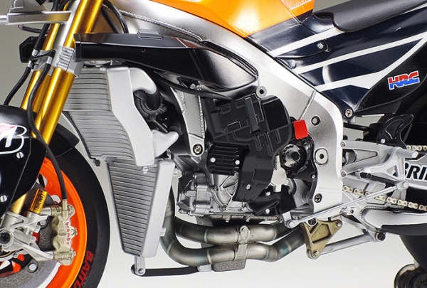 TAMIYA 田宮模型 14130 機車模型 1/12 REPSOL Honda RC213V 組裝模型 TAMIYA 田宮模型 14130 機車模型 1/12 REPSOL Honda RC213V 組裝模型