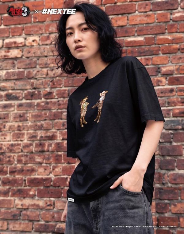 NEXTee 合金彈頭MetalSlug Eri/Fio 短袖T恤 黑&白 分別販售 NEXTee 合金彈頭MetalSlug Eri/Fio 短袖T恤 黑&白 分別販售