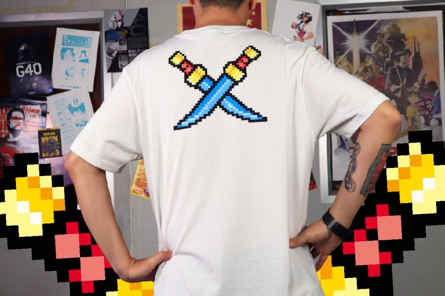 NEXTee PIXEL ADVENTURE 刺客雙刀 短袖T恤 白色＆黑色 NEXTee PIXEL ADVENTURE 刺客雙刀 短袖T恤 白色＆黑色