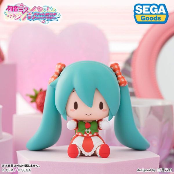 SEGA 景品 初音未來ｘ時尚魔女 迷你坐姿公仔 可愛草莓Ver. 2512 SEGA 景品 初音未來ｘ時尚魔女 迷你坐姿公仔 可愛草莓Ver.