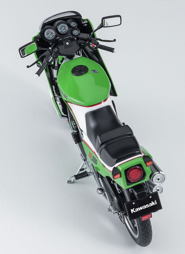 HASEGAWA 長谷川 1/12 川崎 KAWASAKI KR250 (KR250A) 組裝模型 HASEGAWA 長谷川 1/12 川崎 KAWASAKI KR250 (KR250A) 組裝模型