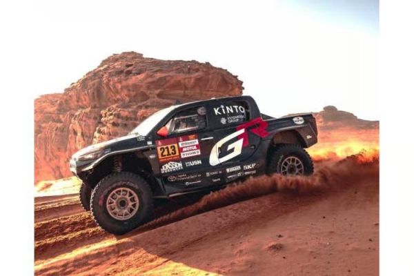 (預購) SPARK 1/43 SVR No. 213 10th Dakar Rally 2026 S6272 20260707 SPARK 1/43 SVR No. 213 10th Dakar Rally 2026 S6272