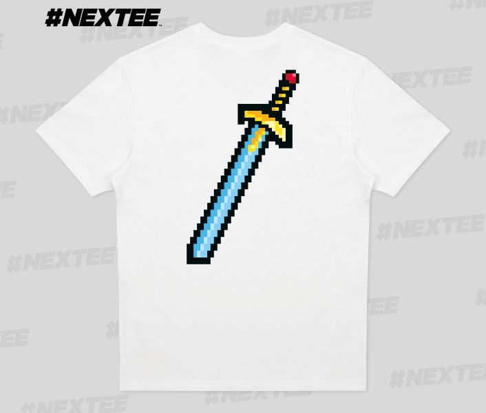 NEXTee PIXEL ADVENTURE 騎士寶刀 短袖T恤 白色＆黑色 NEXTee PIXEL ADVENTURE 騎士寶刀 短袖T恤 白色＆黑色