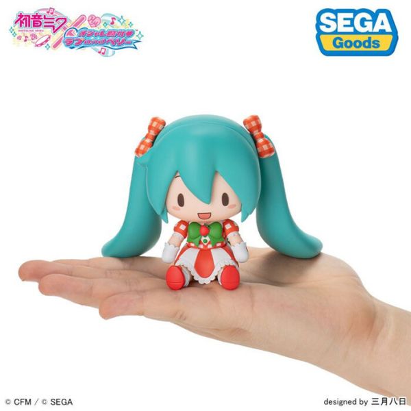 SEGA 景品 初音未來ｘ時尚魔女 迷你坐姿公仔 可愛草莓Ver. 2512 SEGA 景品 初音未來ｘ時尚魔女 迷你坐姿公仔 可愛草莓Ver.