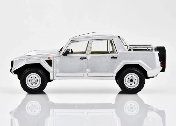 (預購) SPARK 1/43 藍寶堅尼 Lamborghini LM002 1986 - Street Silver S6742 20261005 SPARK 1/43 藍寶堅尼 Lamborghini LM002 1986 - Street Silver S6742