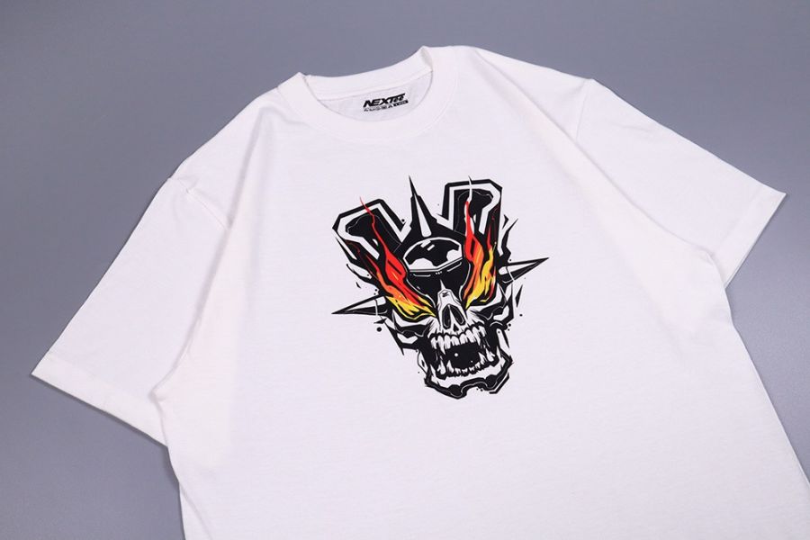 NEXTee 翻轉模玩系列 Metal Demon M.Z 短袖T恤 白色＆黑色 NEXTee 翻轉模玩系列 Metal Demon M.Z 短袖T恤 白色＆黑色