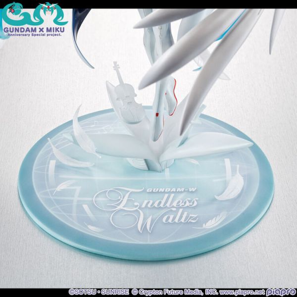 (預購) MegaHouse Lucrea 機動戰士鋼彈45週年×初音未來×翔翼鋼彈零式EW PVC完成品 (預購) MegaHouse Lucrea 機動戰士鋼彈45週年×初音未來×翔翼鋼彈零式EW PVC完成品