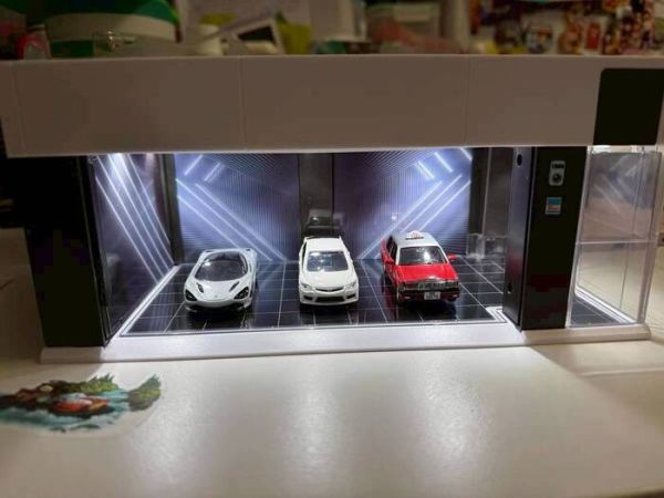 TSAI GARAGE 1/64 聲控 電動鐵捲門車庫 白色 附3種背景卡 TSAI GARAGE 1/64 聲控 電動鐵捲門車庫 白色 附3種背景卡