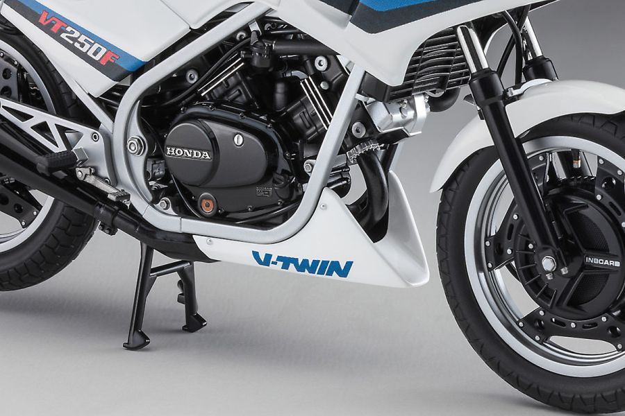 HASEGAWA 長谷川 1/12 本田 HONDA VT250F (MC08) (1984) 組裝模型 HASEGAWA 長谷川 1/12 本田 HONDA VT250F (MC08) (1984) 組裝模型