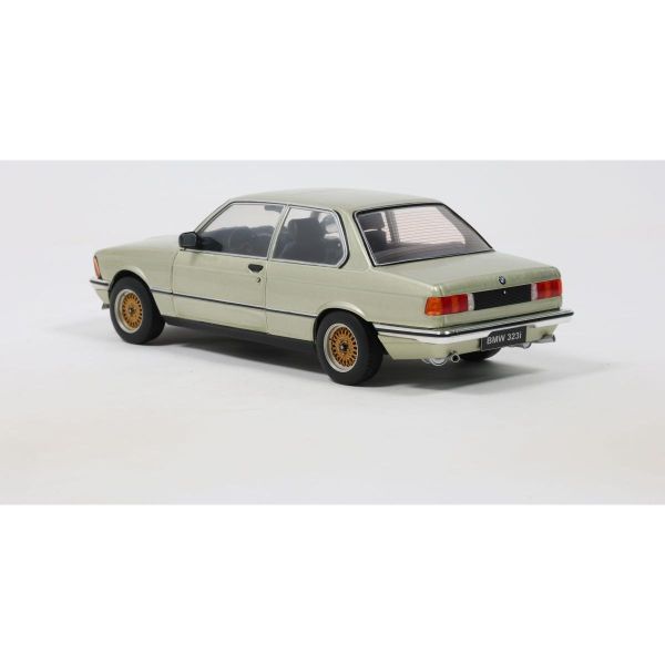 (預購) SOLIDO 1/18 寶馬 BMW 323I RESEDAGRUN-METALLIC 1980 S1812804 20260825 SOLIDO 1/18 寶馬 BMW 323I RESEDAGRUN-METALLIC 1980 S1812804