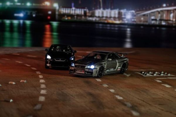 KYOSHO京商 1/64 NISSAN SKYLINE GT-R  with Lighting (NISMO BNR34 CRS Version) 07130LGR /需搭配MOTN LED BASE SYSTEM LED發光觸發底座 KYOSHO京商 1/64 NISSAN SKYLINE GT-R  with Lighting (NISMO BNR34 CRS Version) 07130LGR /需搭配MOTN LED BASE SYSTEM LED發光觸發底座