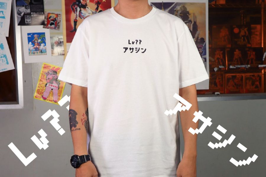 NEXTee PIXEL ADVENTURE 刺客雙刀 短袖T恤 白色＆黑色 NEXTee PIXEL ADVENTURE 刺客雙刀 短袖T恤 白色＆黑色