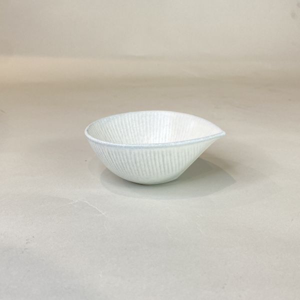 白色斜口碟 