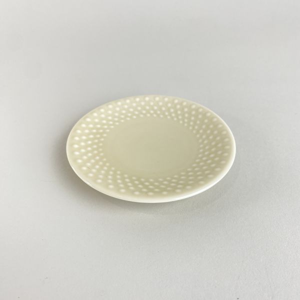 黃褐色碟子 