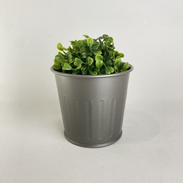 棕黑色金屬盆器 
