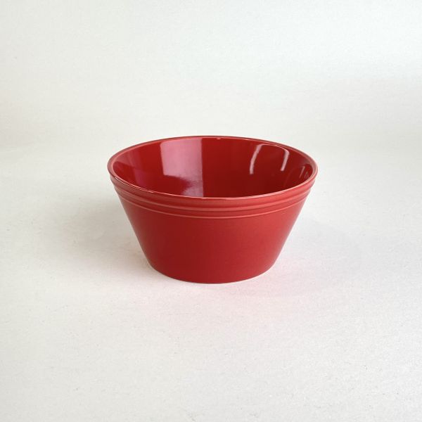 紅色瓷碗 
