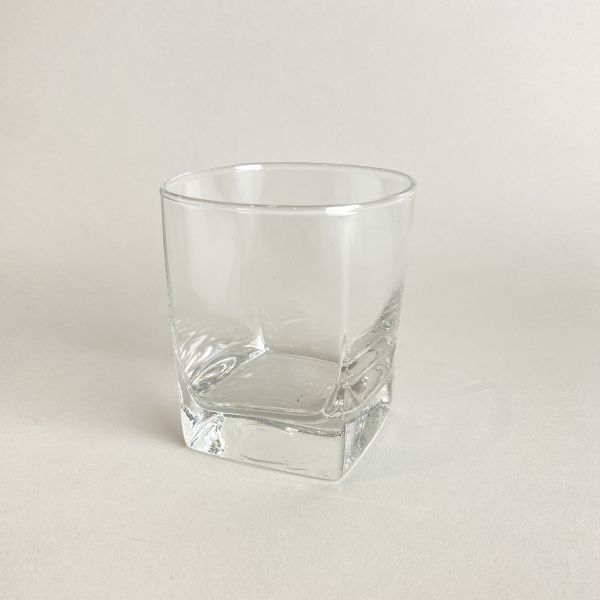 玻璃杯 