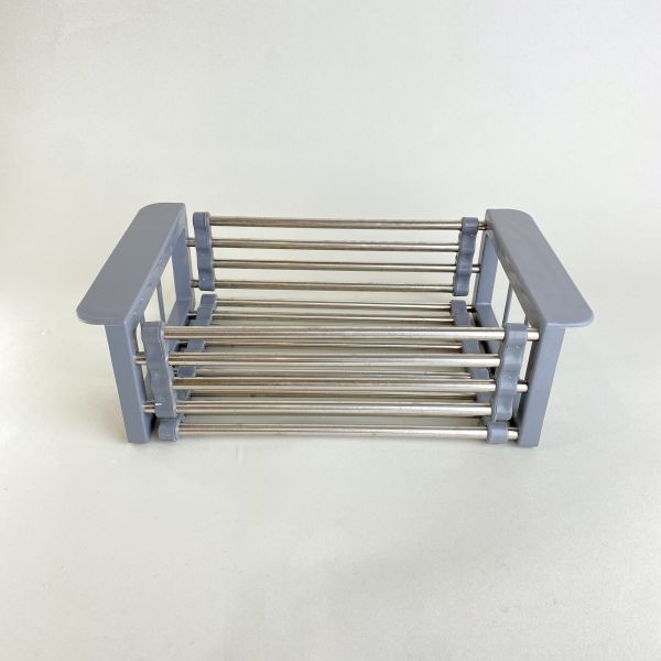 灰色金屬籃子 