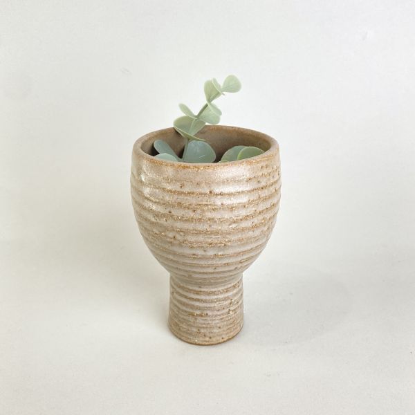 卡其色高腳碗狀花器 