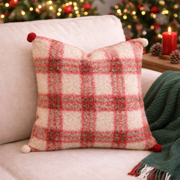 紅白格紋絨毛抱枕 