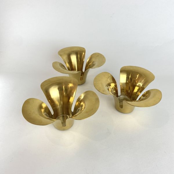 金色花形燭台 