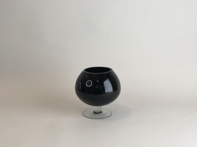 黑色球型花器 