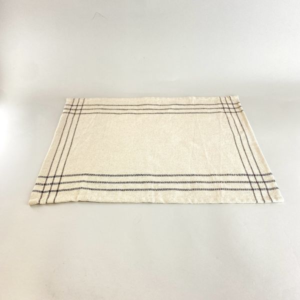 米色格紋餐墊 