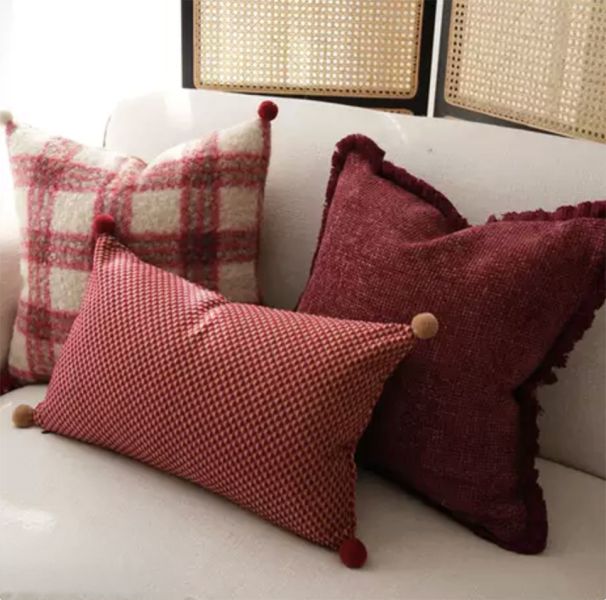 深紅流蘇滾邊抱枕 