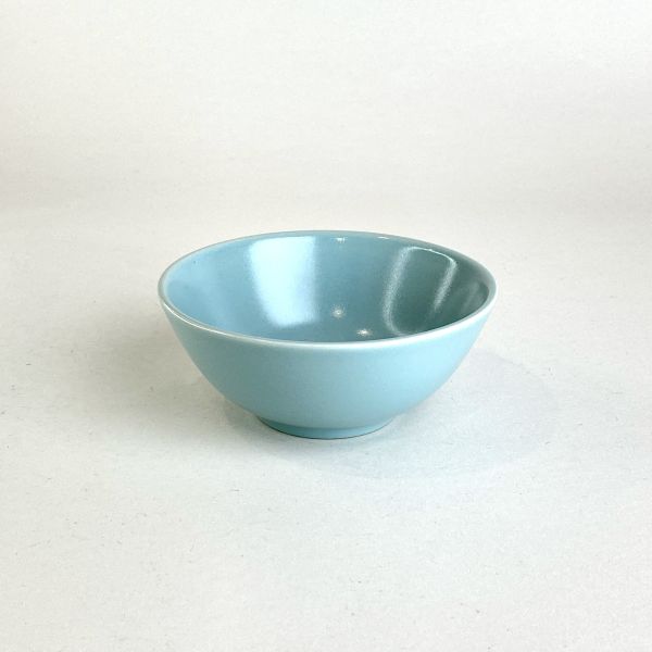 藍綠色瓷碗 