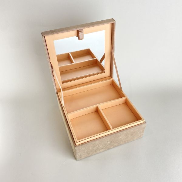 裸色飾品盒 