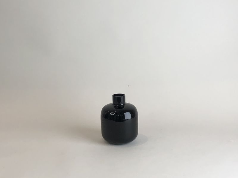 黑色圓柱體花器 