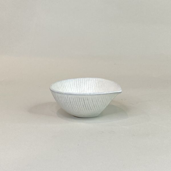 白色斜口碟 