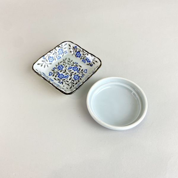 淺藍色碟子 