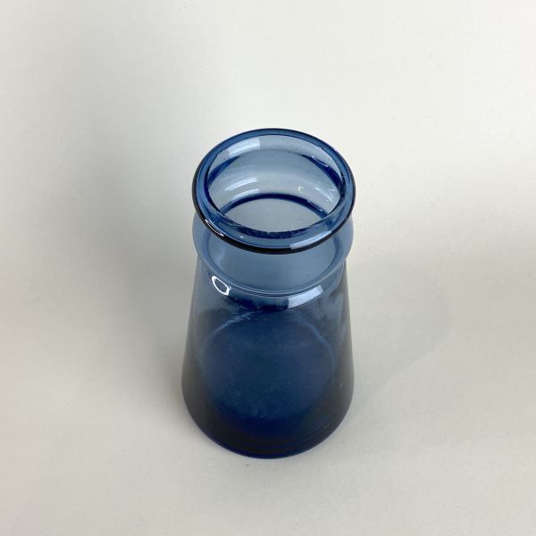 深藍色玻璃花器 