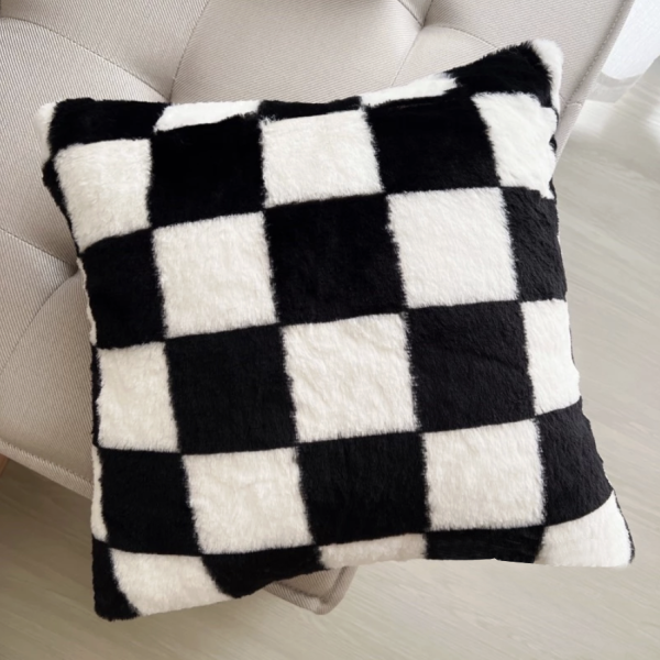 黑白棋盤格絨毛抱枕 