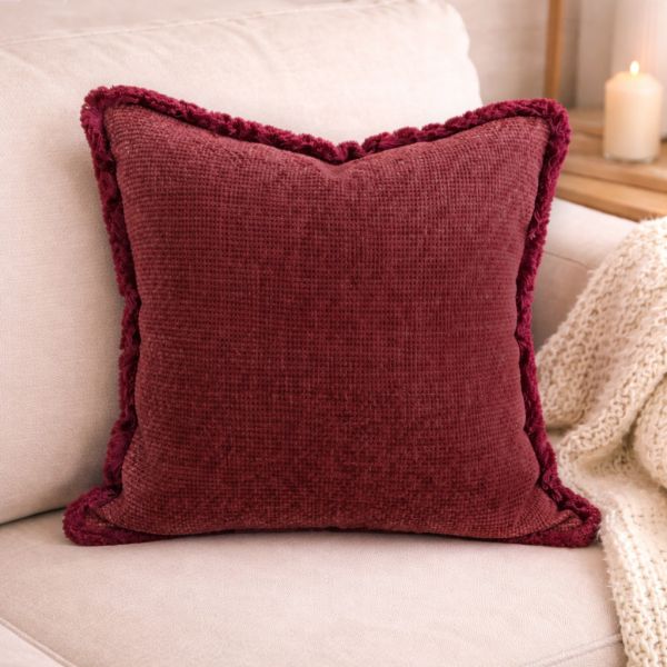 深紅流蘇滾邊抱枕 