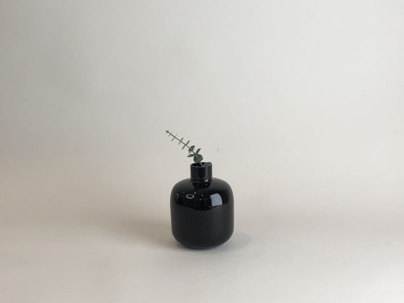 黑色圓柱體花器 