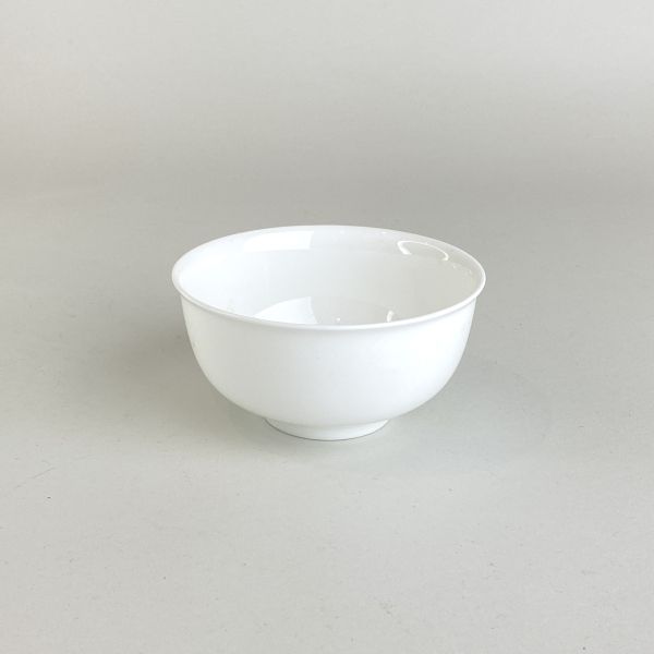 白色基本瓷碗 