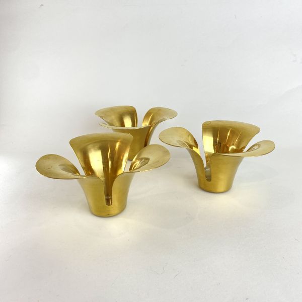 金色花形燭台 