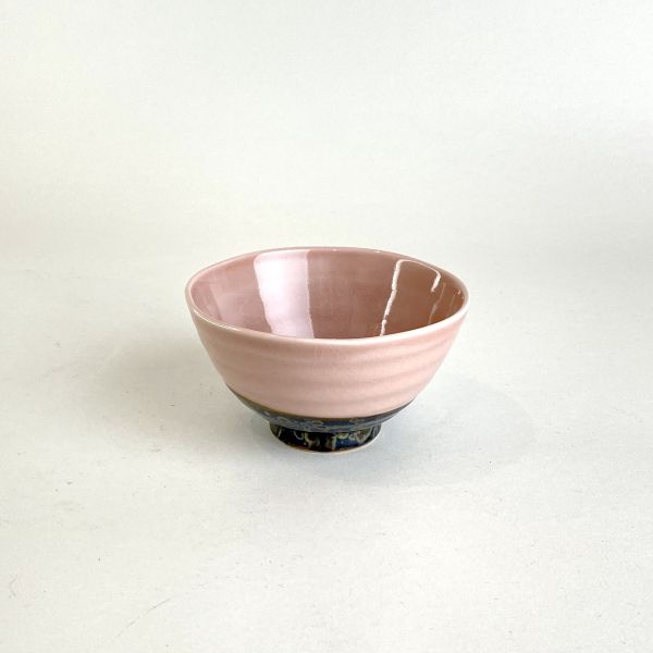 粉紅黑底陶瓷碗 