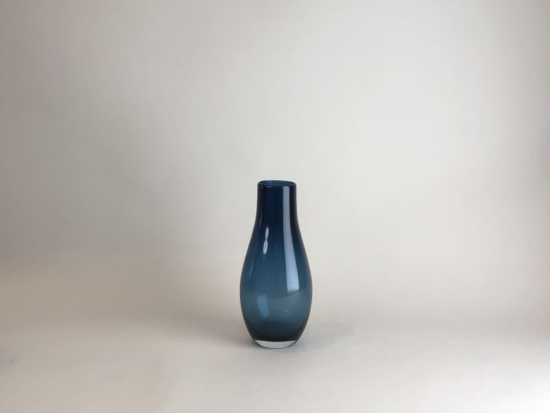 藍色弧形花器 