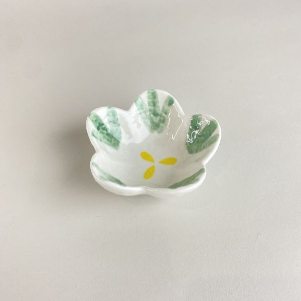 白色花造型碟 